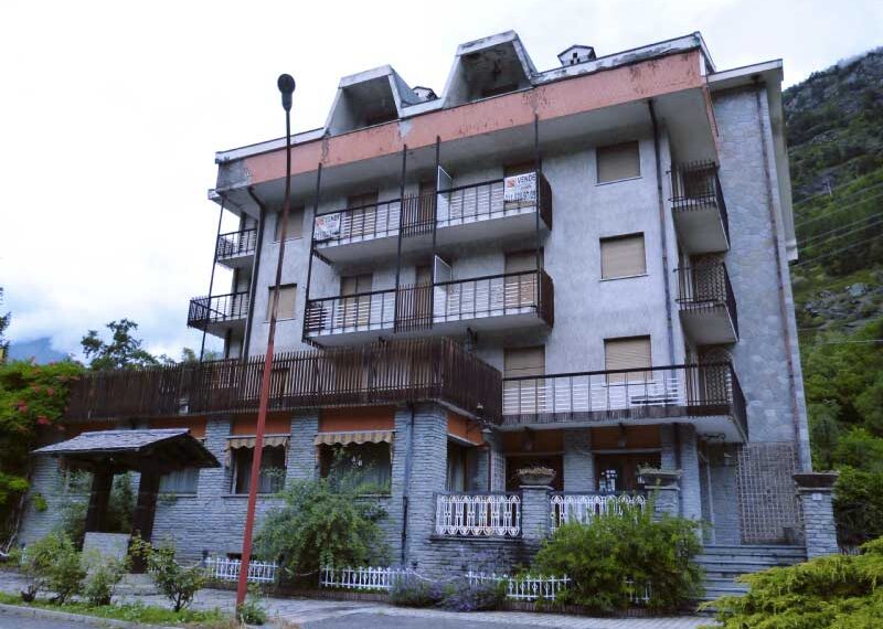 Albergo-vendita-la-salle-3