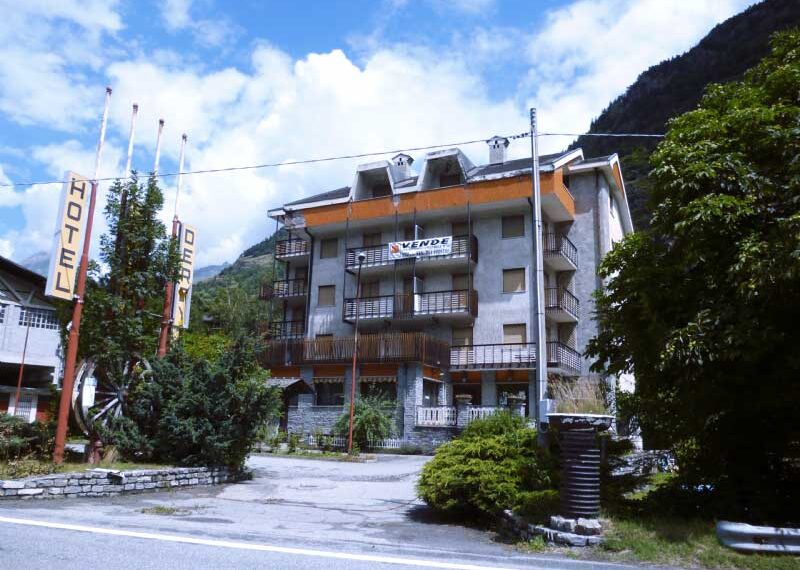 Albergo-vendita-la-salle-6